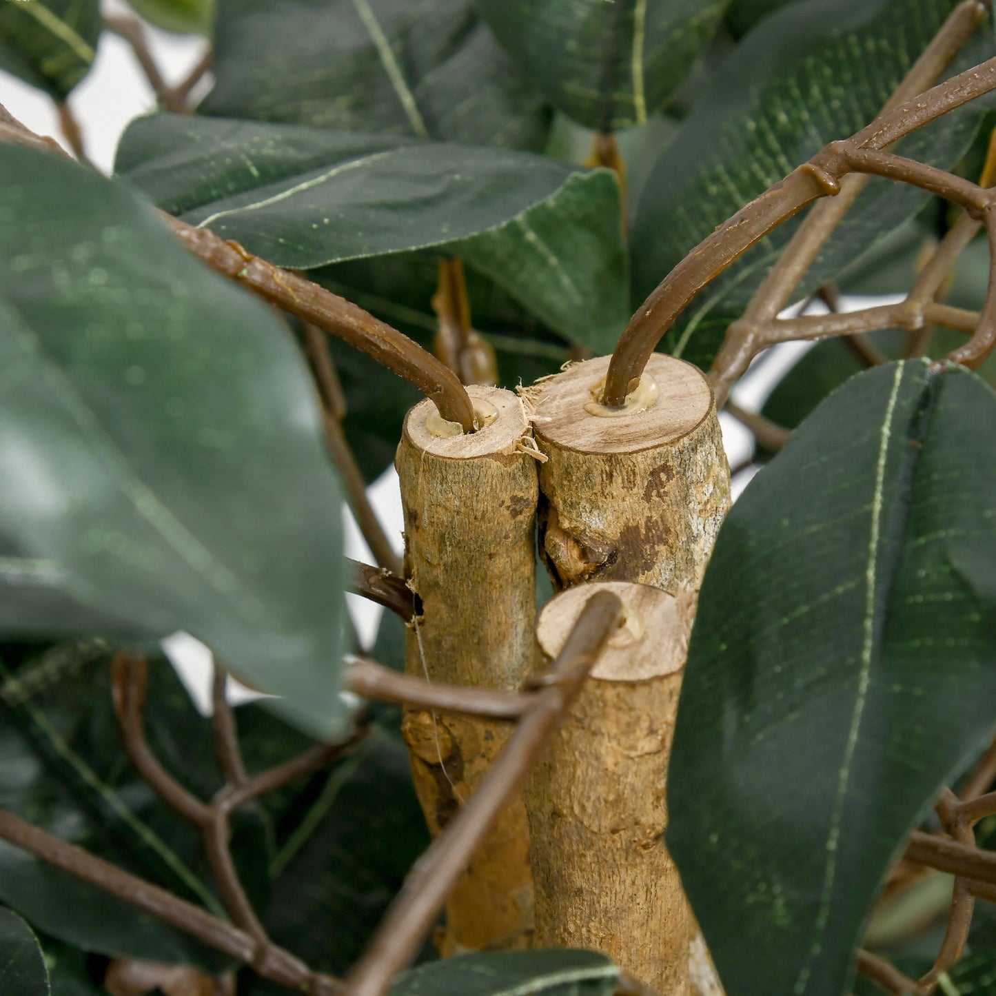 150 cm artificial ficus plant with lifelike green leaves and a sturdy pot for home or office décor.